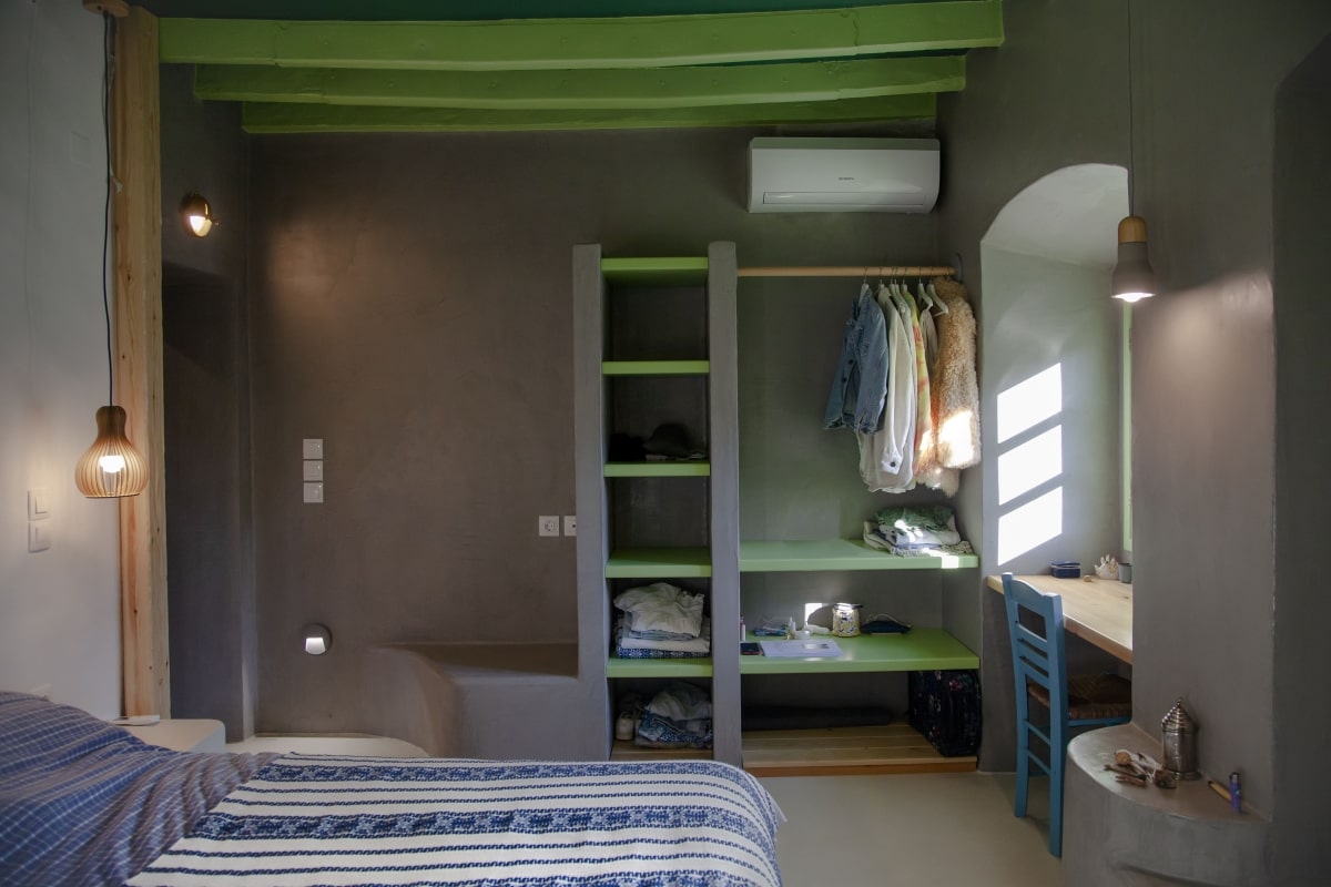 Bedroom with built-in open closet.