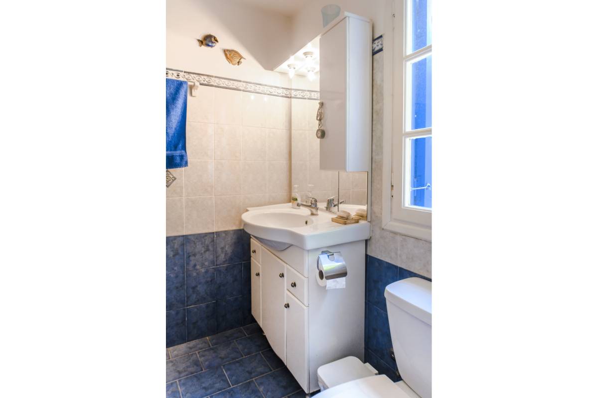 Clean and fresh bathroom with a blue and white tiles.